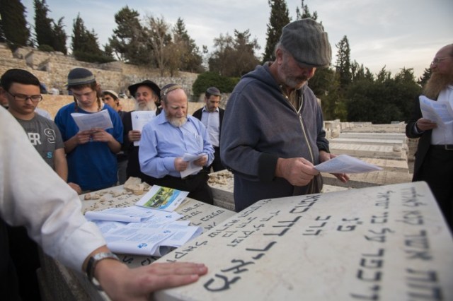 No túmulo do rabino Kahane (Foto: Yonatan Sindel/Flash90) 
